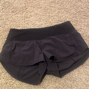 Lululemon Black Low Rise 2.5” Speed Ups Size 0